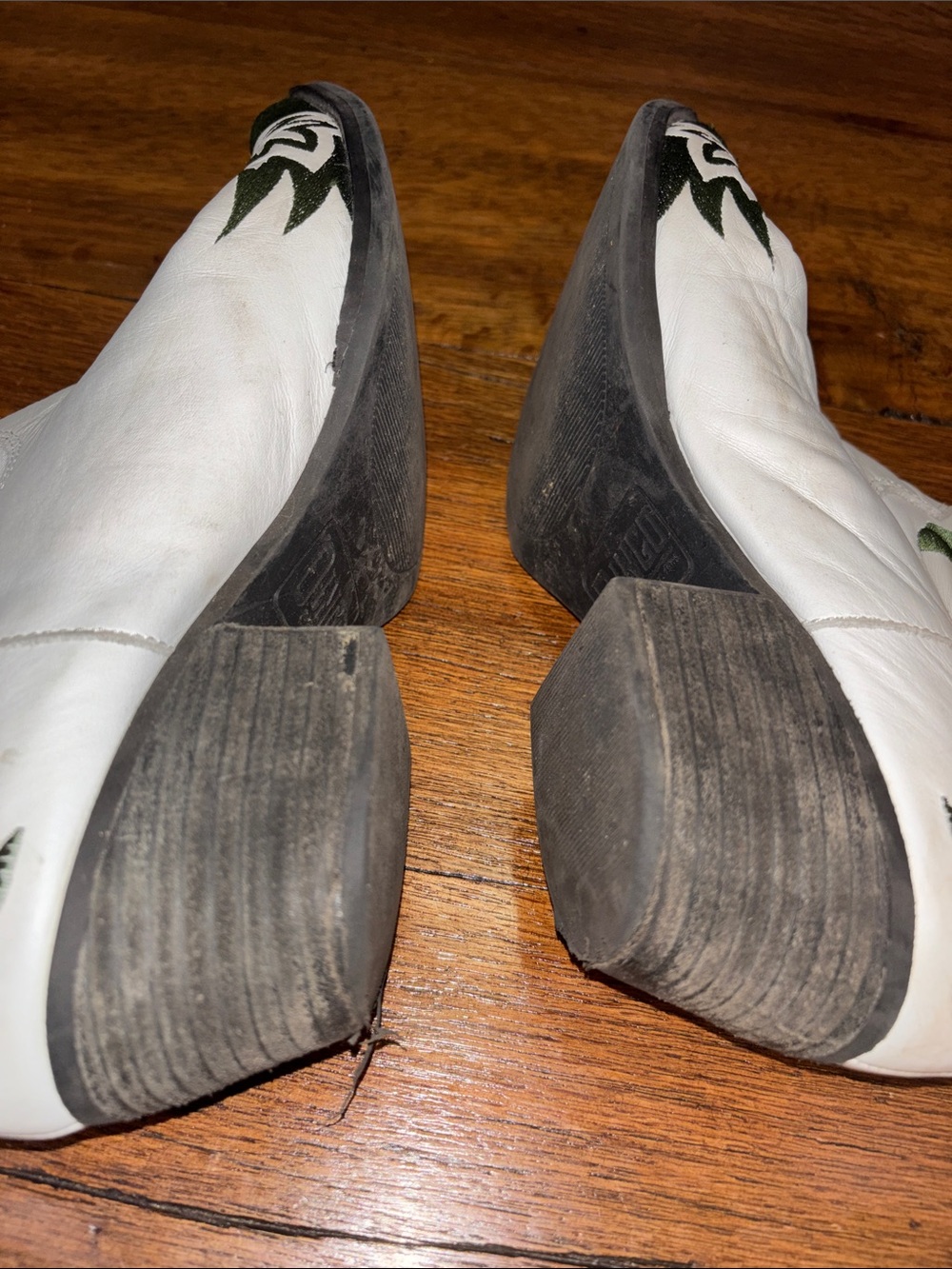 dingo White Leather Cowboy Boots with Yellow Bird Embroidery - Picture 8 of 15
